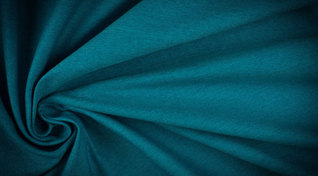 Kumaşta Düz Boya: Ev Dekorasyonunda Estetik ve Zarafet